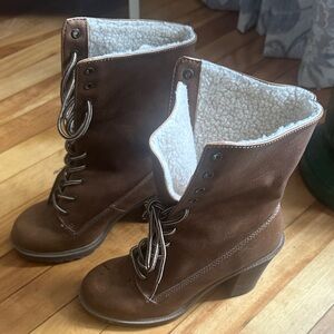 Mudd Tan Lace-Up Women's Boots with Shearling Lining